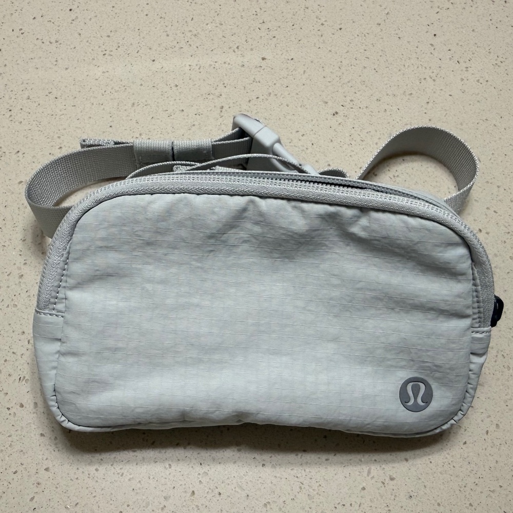 Lululemon belt bag - Like New